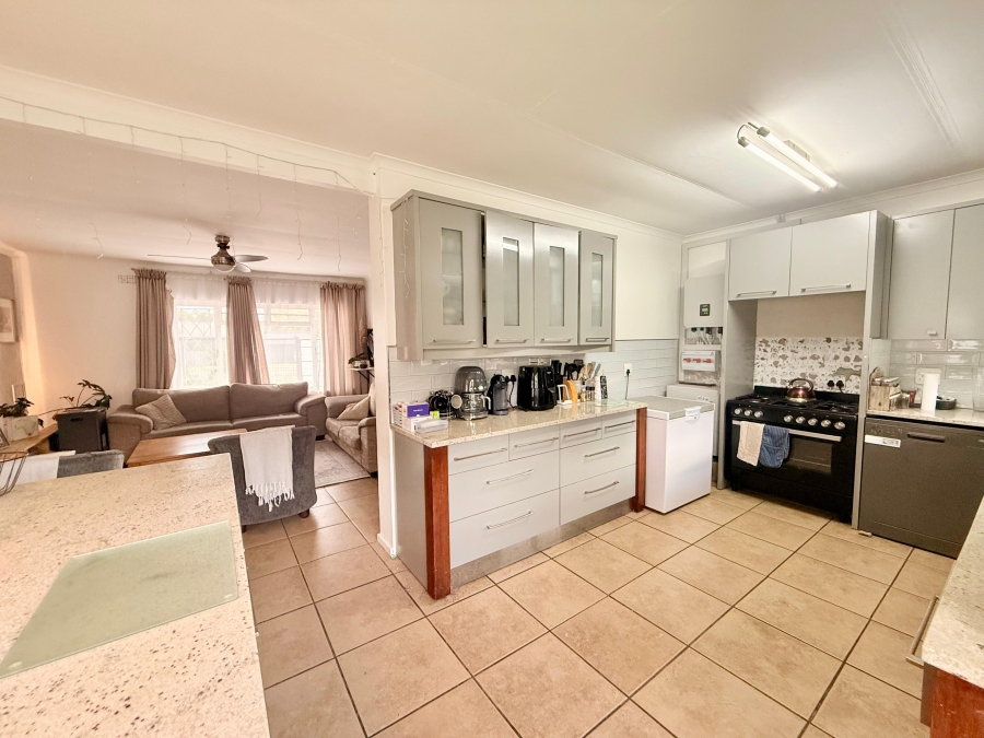 5 Bedroom Property for Sale in Sandbaai Western Cape
